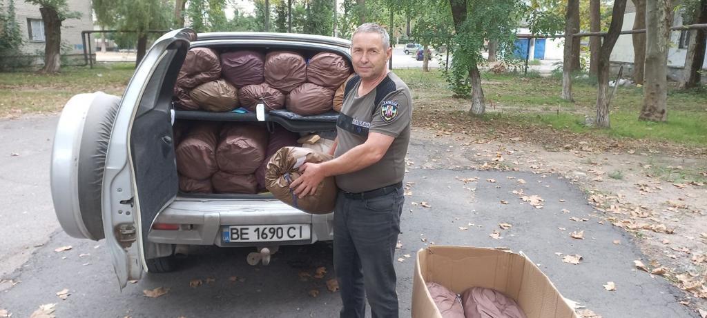 Pastor Leonid Receiving Sleeping Bags in Mykolaiv